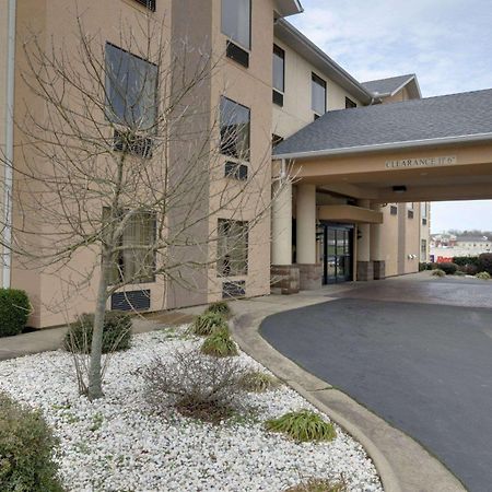Quality Inn & Suites Malvern Bagian luar foto