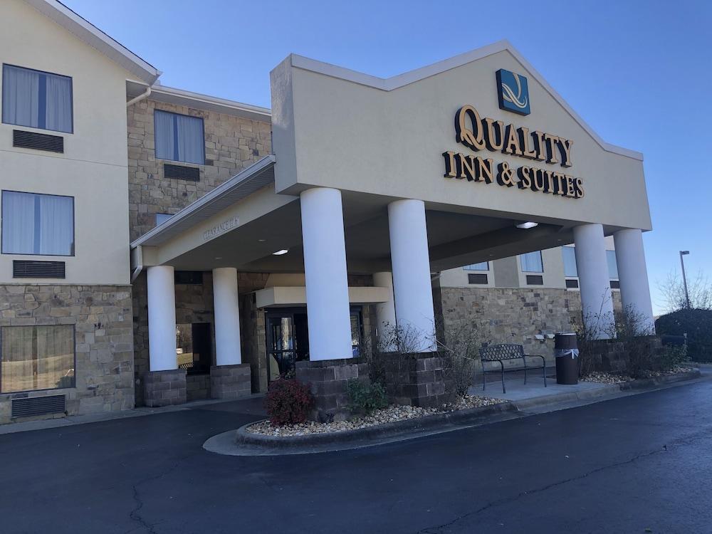 Quality Inn & Suites Malvern Bagian luar foto