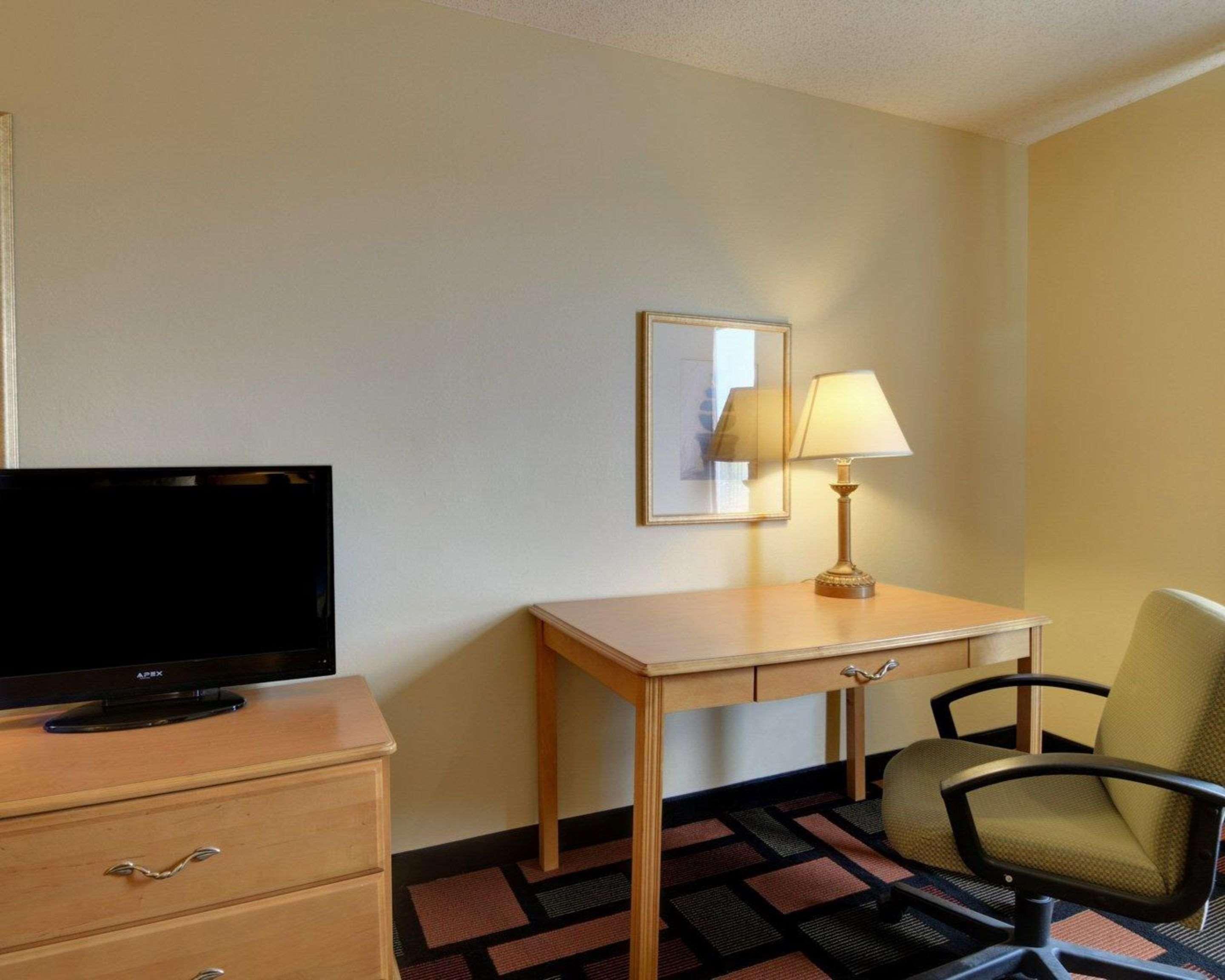 Quality Inn & Suites Malvern Bagian luar foto