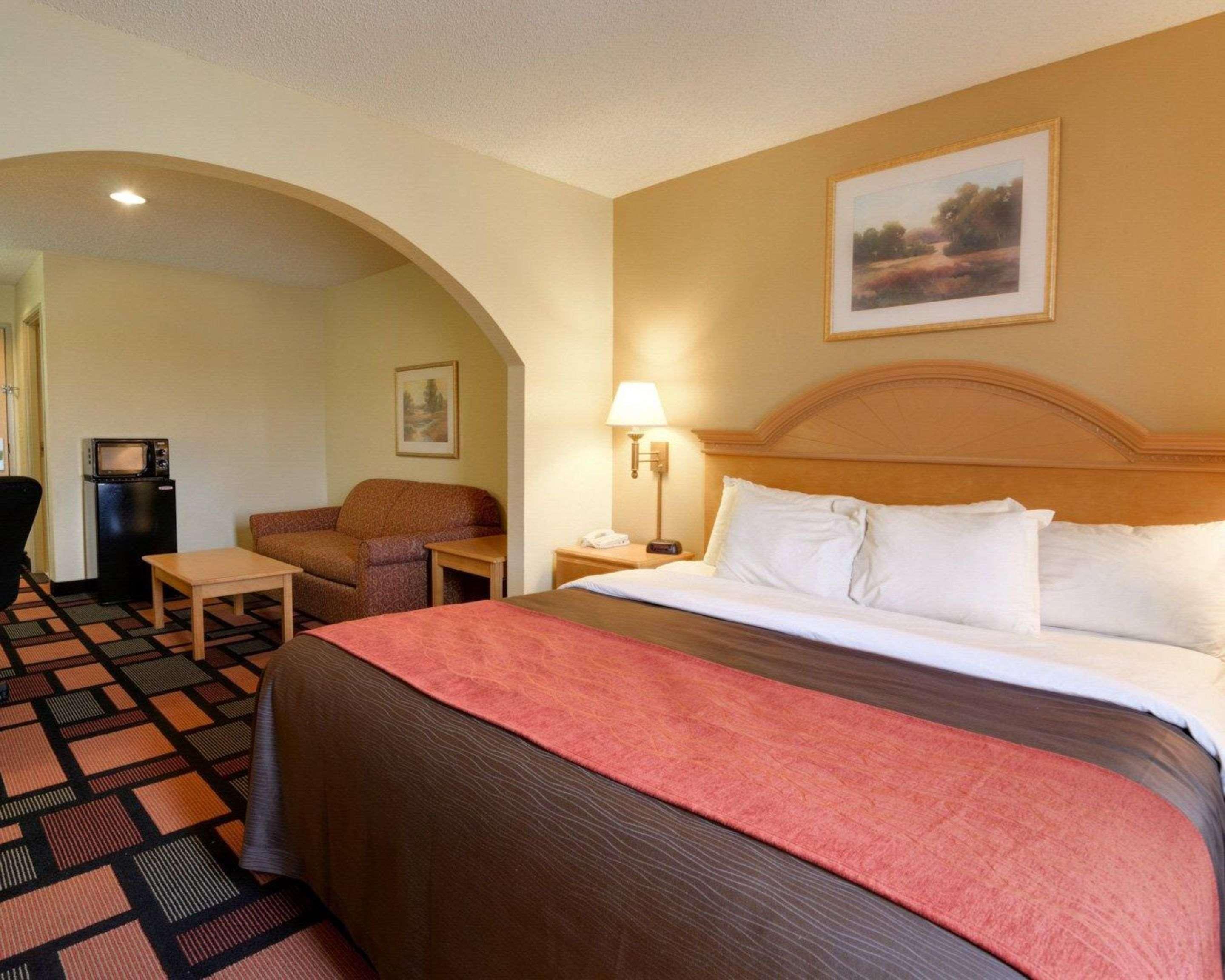 Quality Inn & Suites Malvern Bagian luar foto