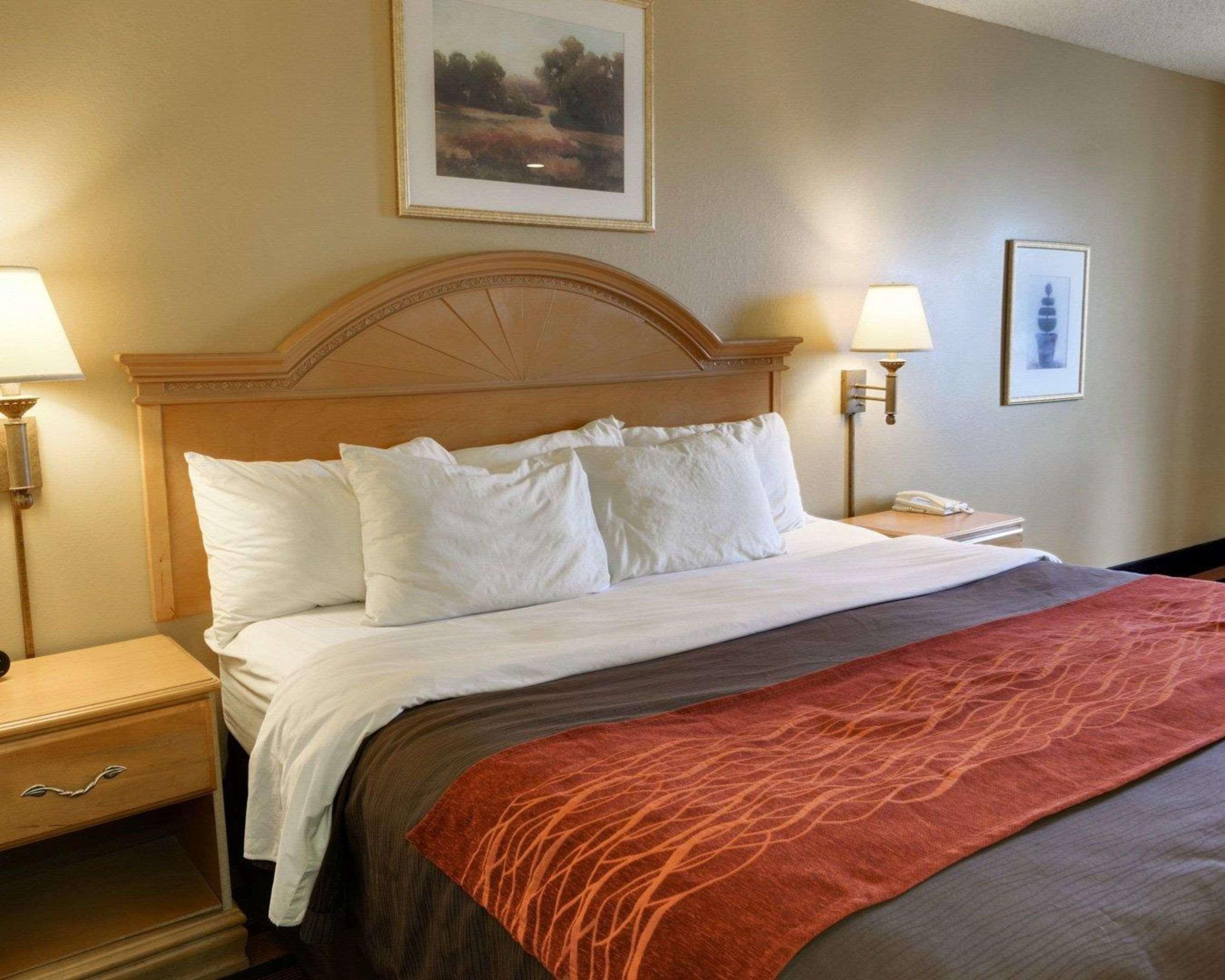 Quality Inn & Suites Malvern Bagian luar foto