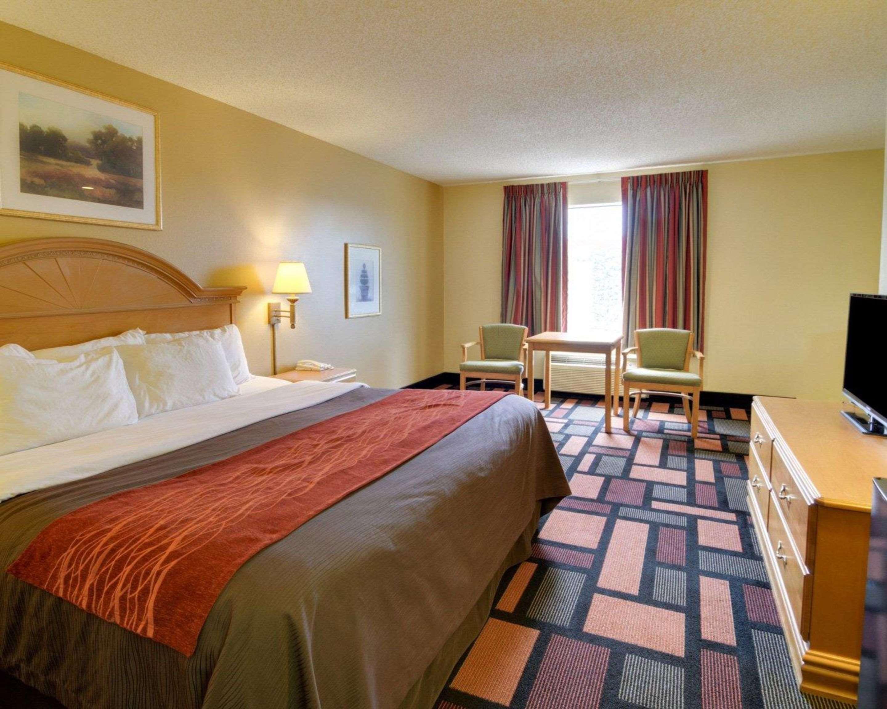Quality Inn & Suites Malvern Bagian luar foto