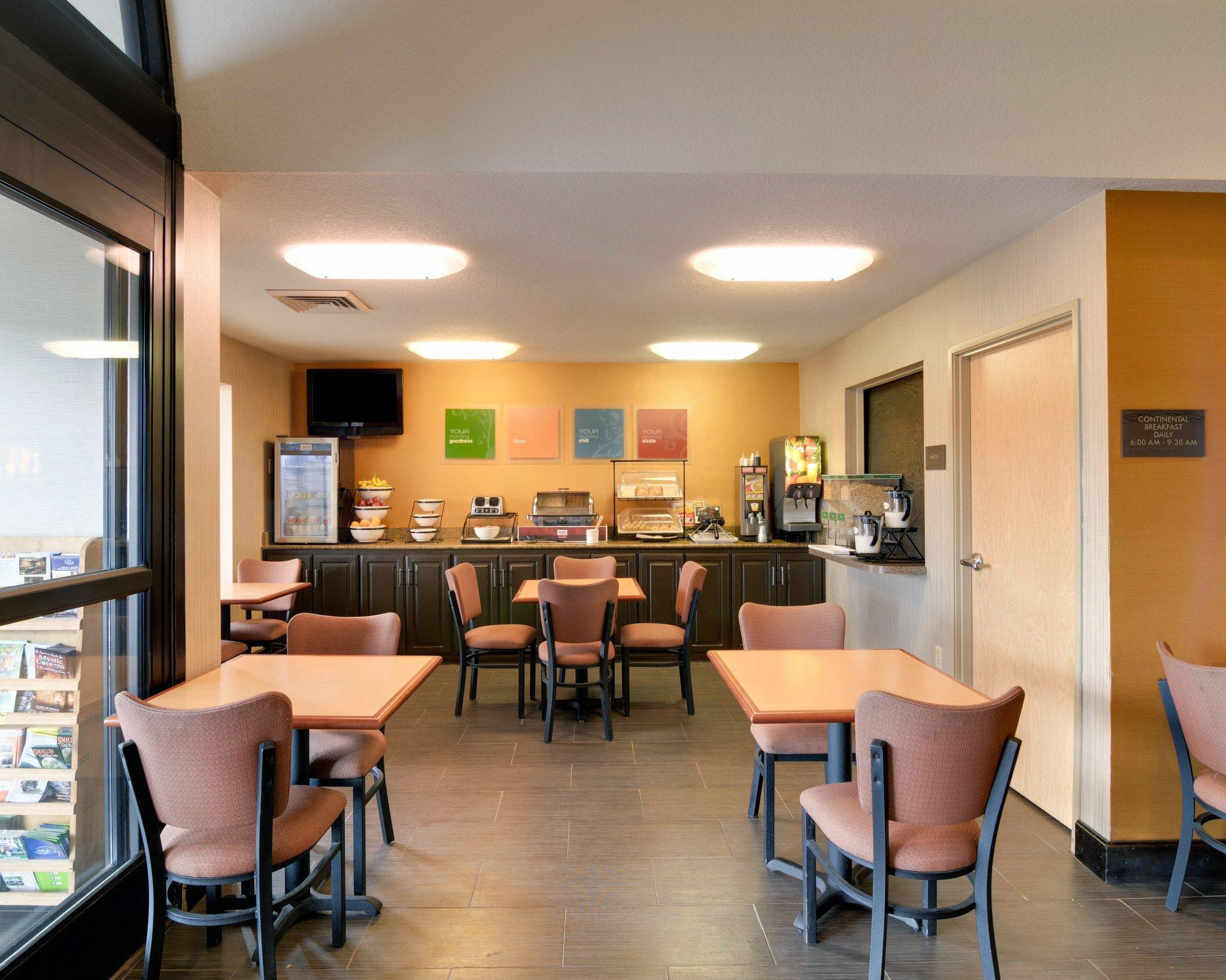 Quality Inn & Suites Malvern Bagian luar foto