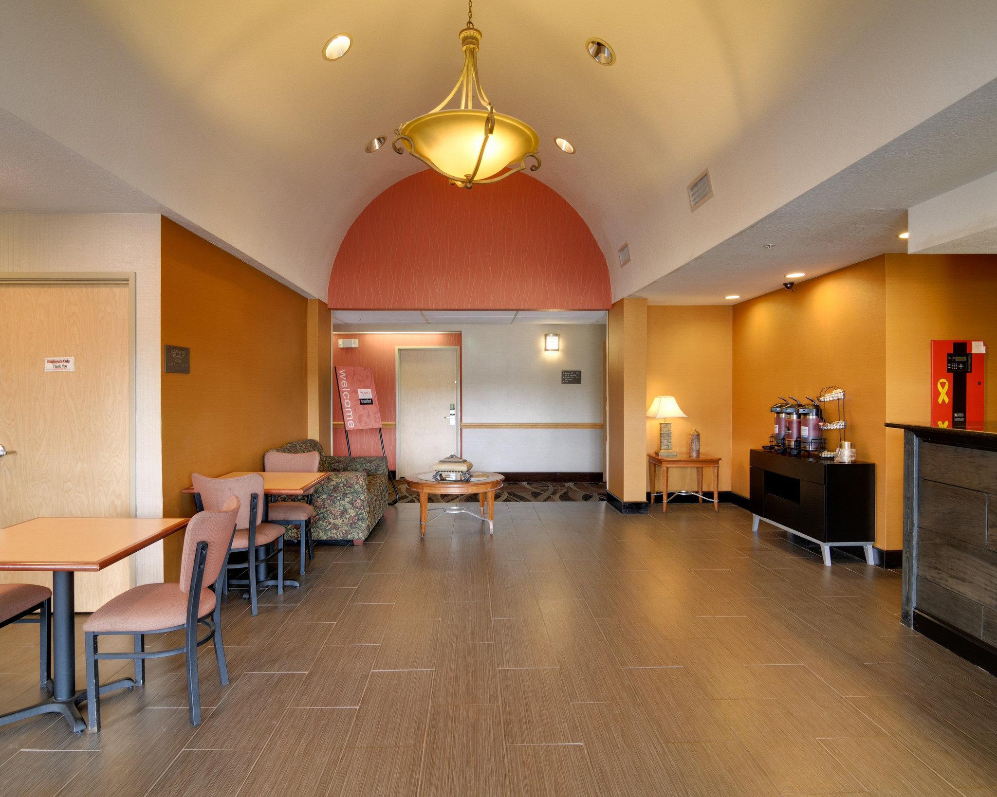 Quality Inn & Suites Malvern Bagian luar foto