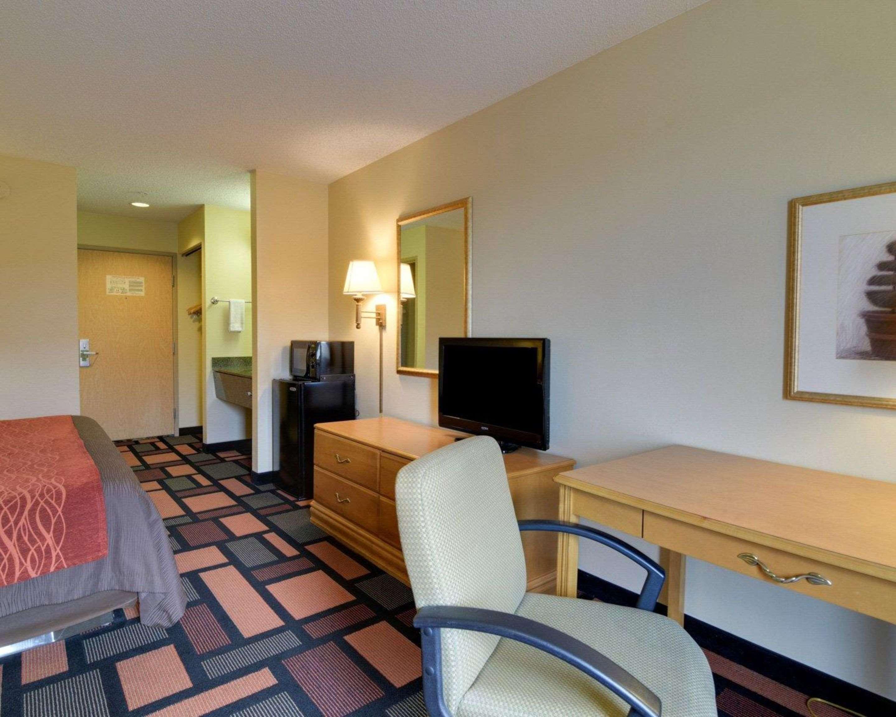 Quality Inn & Suites Malvern Bagian luar foto