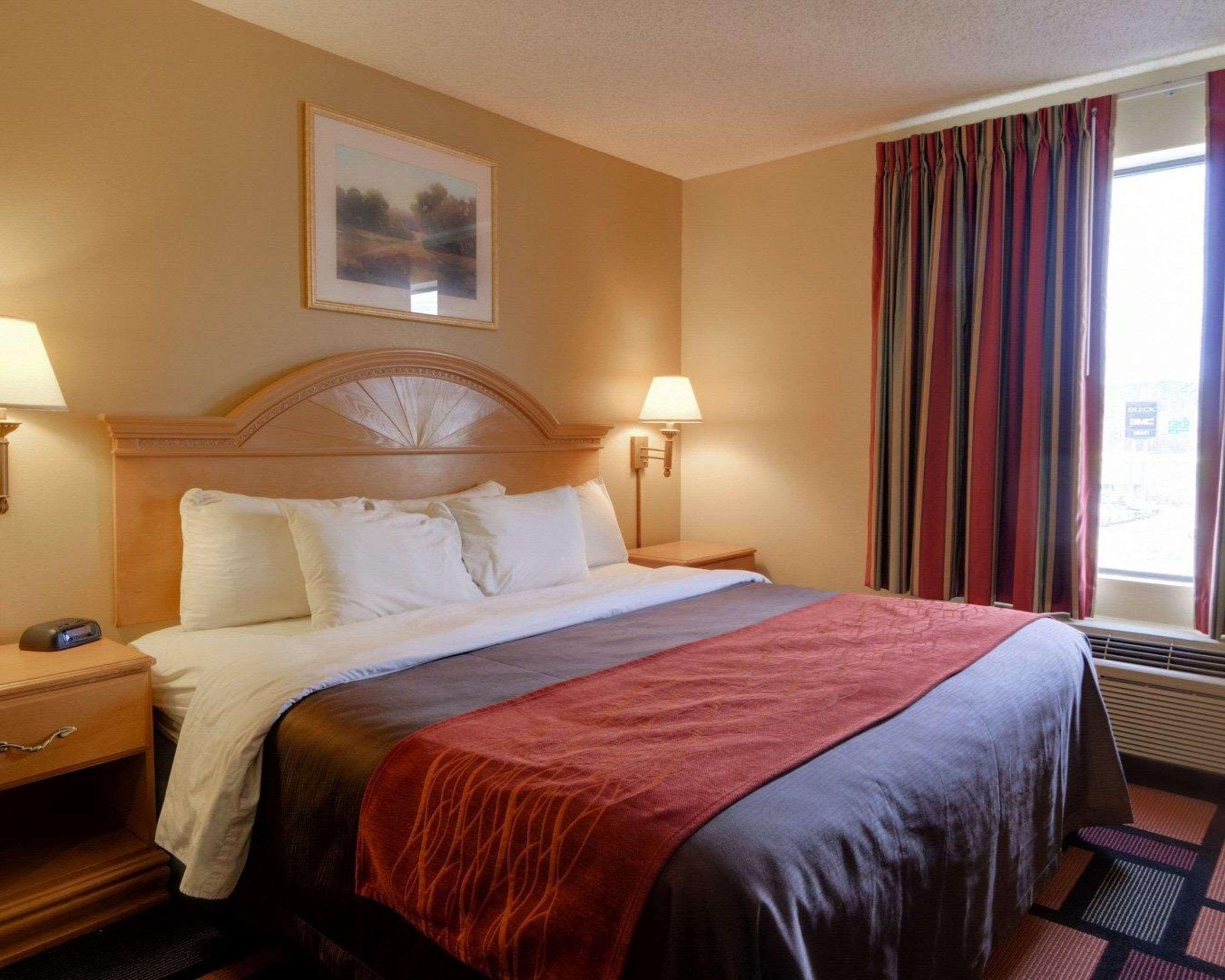 Quality Inn & Suites Malvern Bagian luar foto