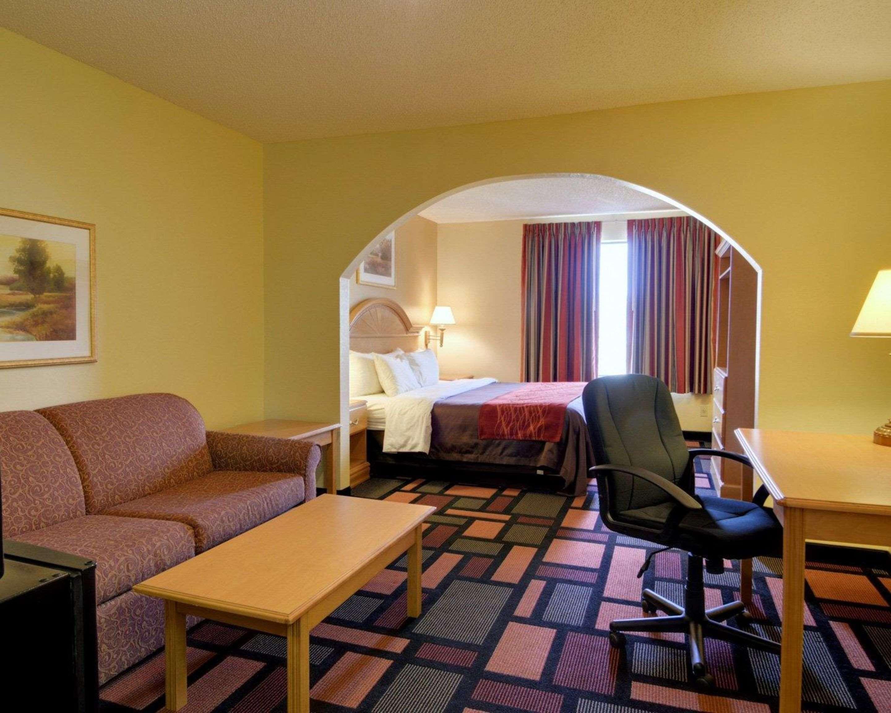 Quality Inn & Suites Malvern Bagian luar foto